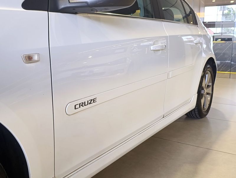 Chevrolet Cruze 1.8 Lt 16v 2014/2014 SIM VEÍCULOS PORTO ALEGRE / Carros no Vale