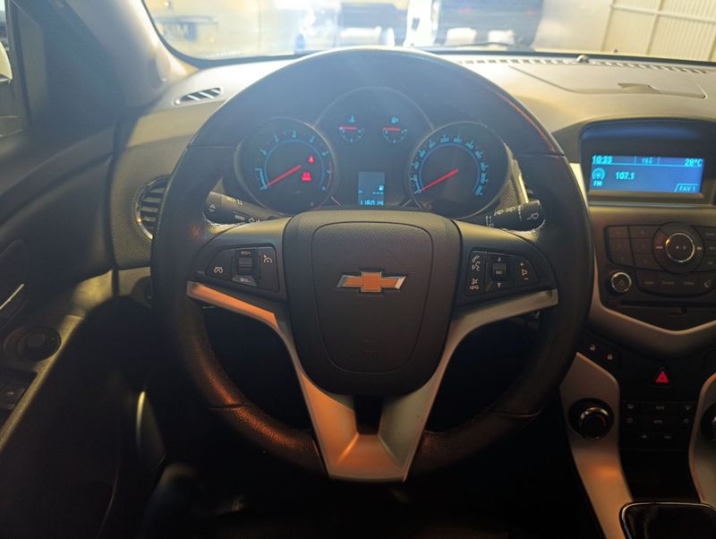 Chevrolet Cruze 1.8 Lt 16v 2014/2014 SIM VEÍCULOS PORTO ALEGRE / Carros no Vale