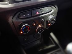 Chevrolet Onix 1.0 Lt 8v 2014/2015 SIM VEÍCULOS PORTO ALEGRE / Carros no Vale