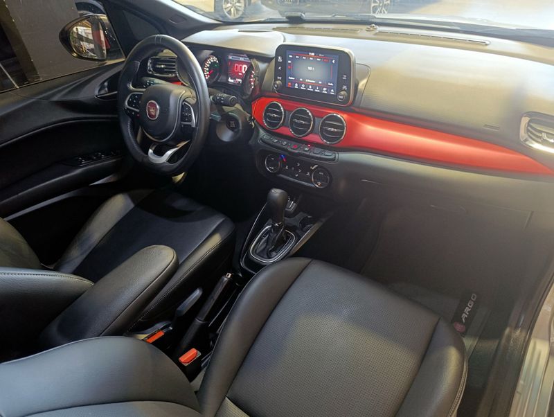 Fiat Argo Hgt 1.8 16v 2017/2018 SIM VEÍCULOS PORTO ALEGRE / Carros no Vale