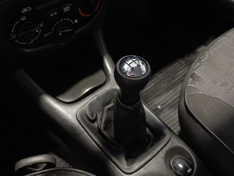 Peugeot 207 Sw Xr 1.4 8v 2010/2011 SIM VEÍCULOS PORTO ALEGRE / Carros no Vale