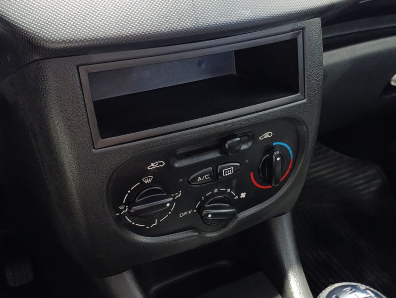 Peugeot 207 Sw Xr 1.4 8v 2010/2011 SIM VEÍCULOS PORTO ALEGRE / Carros no Vale