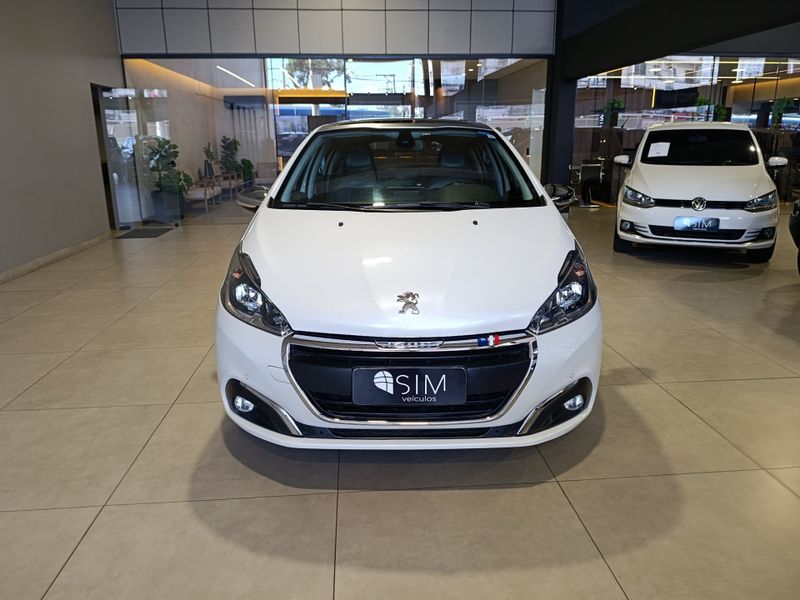 Peugeot 208 Urbantech 1.6 2017/2018 SIM VEÍCULOS PORTO ALEGRE / Carros no Vale