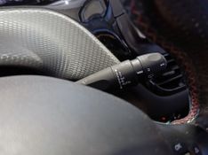 Peugeot 208 Urbantech 1.6 2017/2018 SIM VEÍCULOS PORTO ALEGRE / Carros no Vale