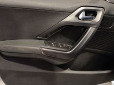 Peugeot 208 Urbantech 1.6 2017/2018 SIM VEÍCULOS PORTO ALEGRE / Carros no Vale