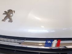 Peugeot 208 Urbantech 1.6 2017/2018 SIM VEÍCULOS PORTO ALEGRE / Carros no Vale