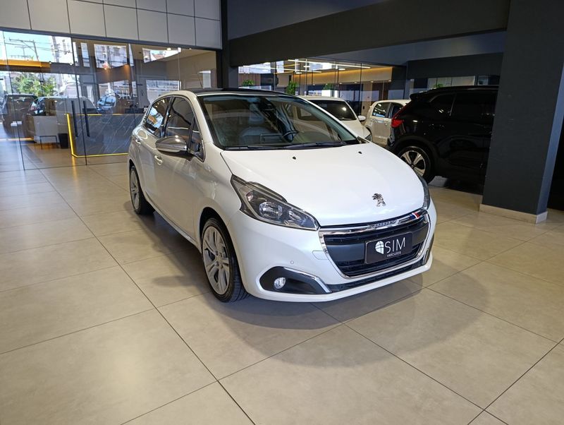 Peugeot 208 Urbantech 1.6 2017/2018 SIM VEÍCULOS PORTO ALEGRE / Carros no Vale