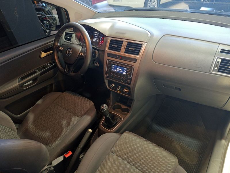 Volkswagen Fox Trendline 1.0 8v 2017/2017 SIM VEÍCULOS PORTO ALEGRE / Carros no Vale