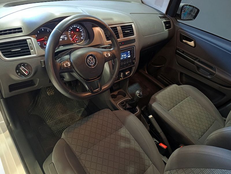 Volkswagen Fox Trendline 1.0 8v 2017/2017 SIM VEÍCULOS PORTO ALEGRE / Carros no Vale