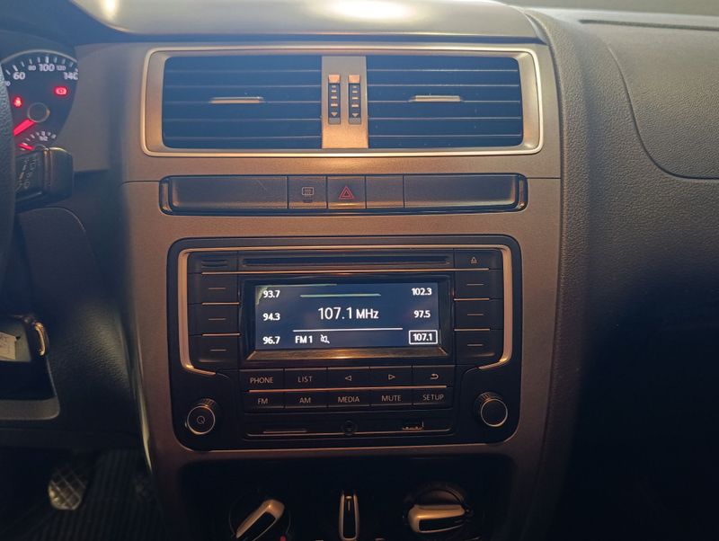 Volkswagen Fox Trendline 1.0 8v 2017/2017 SIM VEÍCULOS PORTO ALEGRE / Carros no Vale