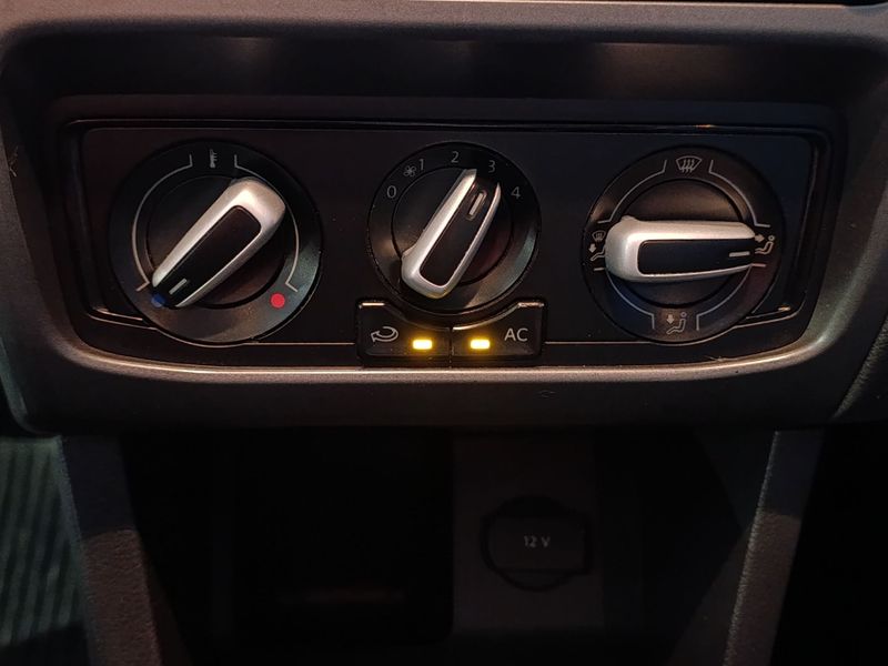 Volkswagen Fox Trendline 1.0 8v 2017/2017 SIM VEÍCULOS PORTO ALEGRE / Carros no Vale