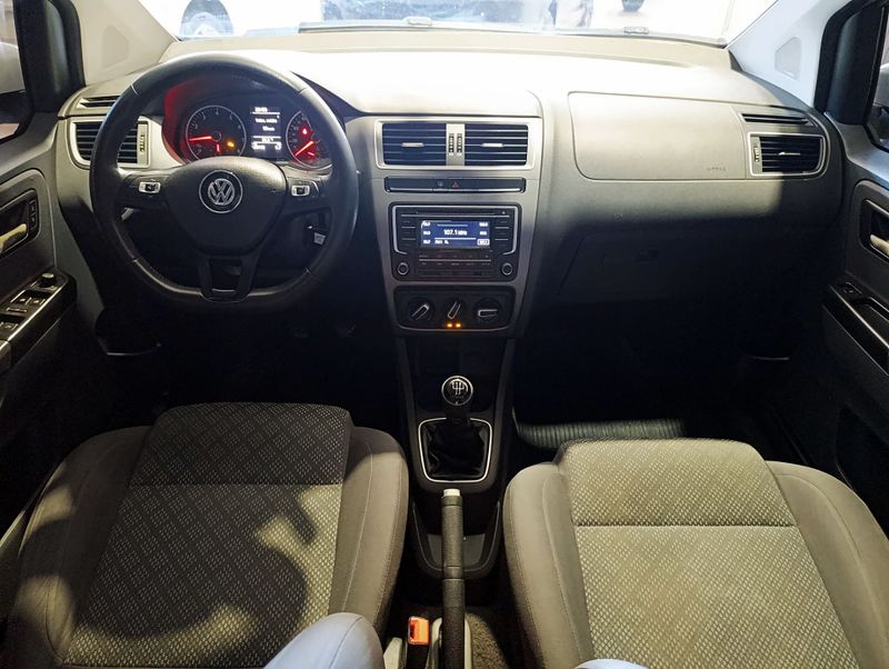 Volkswagen Fox Trendline 1.0 8v 2017/2017 SIM VEÍCULOS PORTO ALEGRE / Carros no Vale