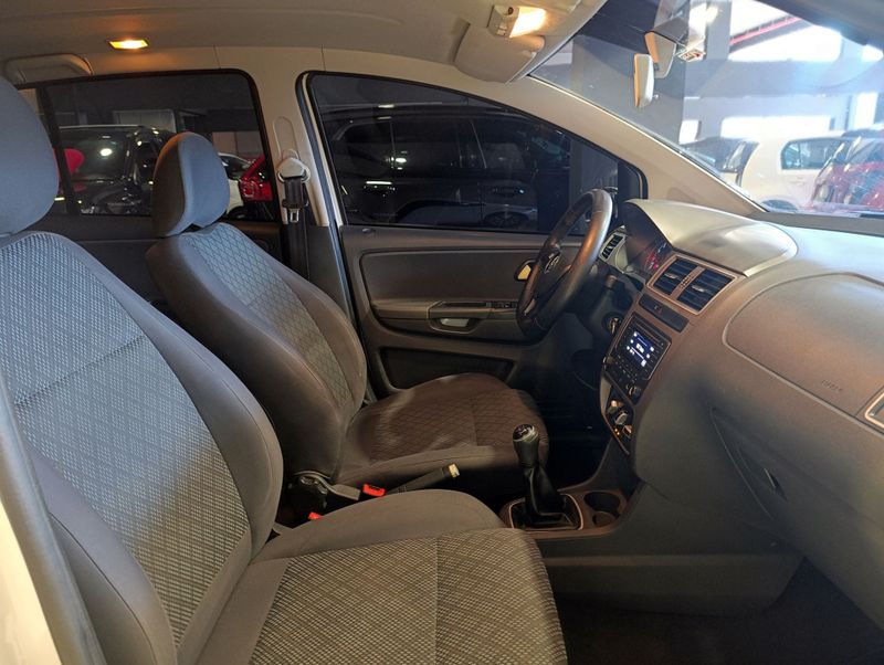 Volkswagen Fox Trendline 1.0 8v 2017/2017 SIM VEÍCULOS PORTO ALEGRE / Carros no Vale