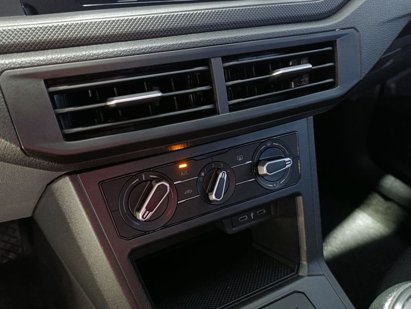 Volkswagen Polo Track 1.0 12v 2023/2024 SIM VEÍCULOS PORTO ALEGRE / Carros no Vale