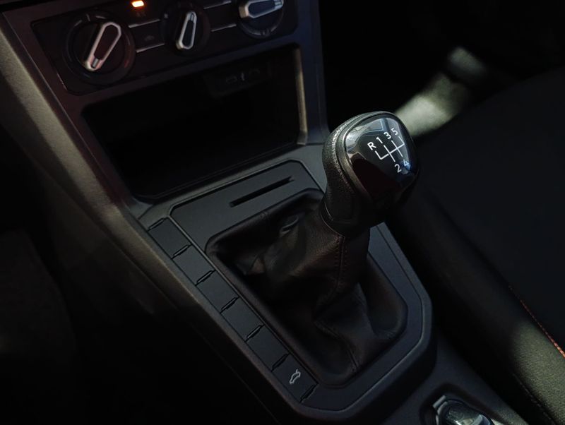 Volkswagen Polo Track 1.0 12v 2023/2024 SIM VEÍCULOS PORTO ALEGRE / Carros no Vale