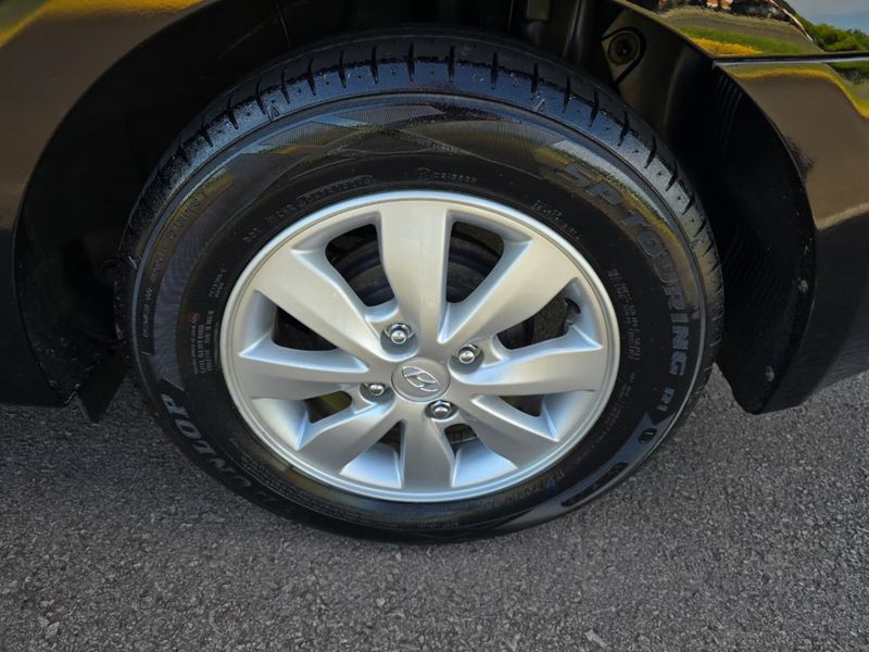 Hyundai HB20S C.Style/C.Plus1.6 16V 2013/2014 AUTO NÍVEL VEÍCULOS SANTA CRUZ DO SUL / Carros no Vale Hyundai HB20S C.Style/C.Plus1.6 16V 2013/2014 AUTO NÍVEL VEÍCULOS SANTA CRUZ DO SUL / Carros no Vale