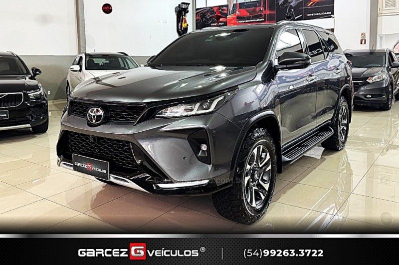 TOYOTA HILUX SW4 2.8 SRX 4X4 DIAMOND 16V TURBO 7 LUGARES 2022/2022 GARCEZ VEÍCULOS BENTO GONÇALVES / Carros no Vale
