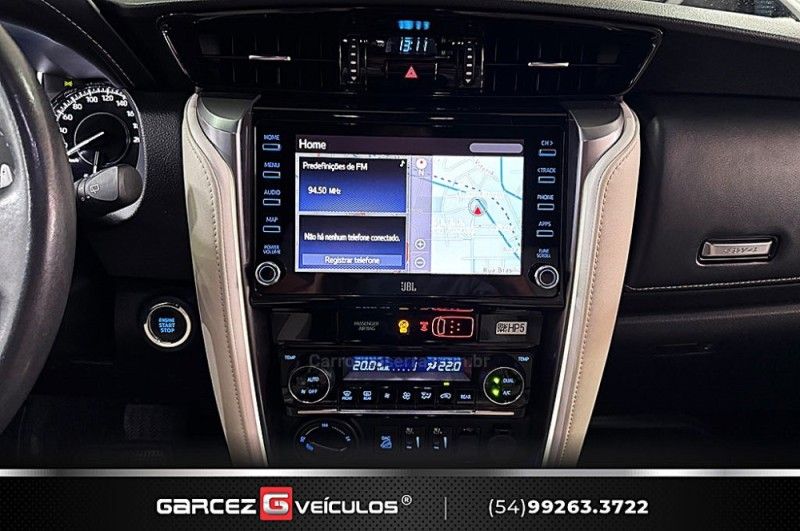 TOYOTA HILUX SW4 2.8 SRX 4X4 DIAMOND 16V TURBO 7 LUGARES 2022/2022 GARCEZ VEÍCULOS BENTO GONÇALVES / Carros no Vale