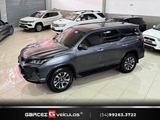 TOYOTA HILUX SW4 2.8 SRX 4X4 DIAMOND 16V TURBO 7 LUGARES 2022/2022 GARCEZ VEÍCULOS BENTO GONÇALVES / Carros no Vale