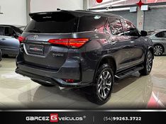 TOYOTA HILUX SW4 2.8 SRX 4X4 DIAMOND 16V TURBO 7 LUGARES 2022/2022 GARCEZ VEÍCULOS BENTO GONÇALVES / Carros no Vale