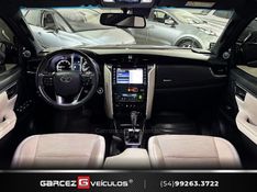 TOYOTA HILUX SW4 2.8 SRX 4X4 DIAMOND 16V TURBO 7 LUGARES 2022/2022 GARCEZ VEÍCULOS BENTO GONÇALVES / Carros no Vale