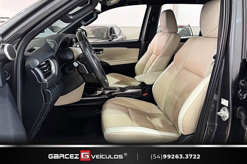 TOYOTA HILUX SW4 2.8 SRX 4X4 DIAMOND 16V TURBO 7 LUGARES 2022/2022 GARCEZ VEÍCULOS BENTO GONÇALVES / Carros no Vale
