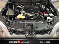 TOYOTA HILUX SW4 2.8 SRX 4X4 DIAMOND 16V TURBO 7 LUGARES 2022/2022 GARCEZ VEÍCULOS BENTO GONÇALVES / Carros no Vale
