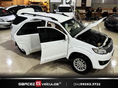 TOYOTA HILUX SW4 3.0 SRV 4X4 16V TURBO INTERCOOLER 2013/2013 GARCEZ VEÍCULOS BENTO GONÇALVES / Carros no Vale