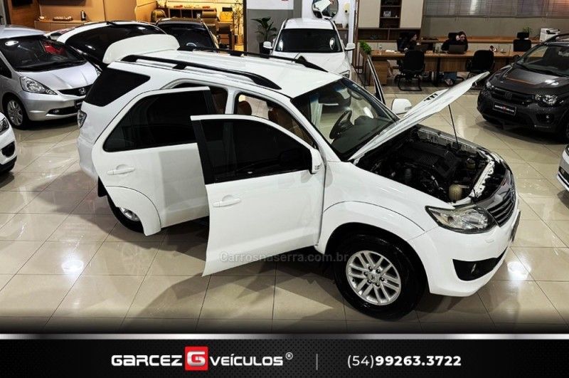 TOYOTA HILUX SW4 3.0 SRV 4X4 16V TURBO INTERCOOLER 2013/2013 GARCEZ VEÍCULOS BENTO GONÇALVES / Carros no Vale