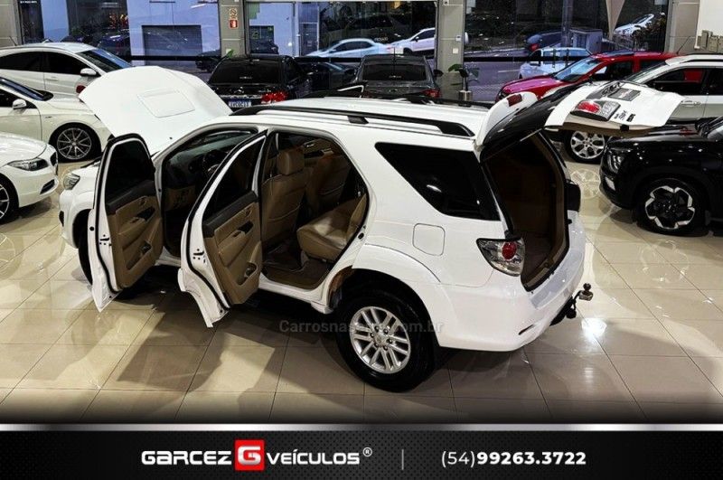 TOYOTA HILUX SW4 3.0 SRV 4X4 16V TURBO INTERCOOLER 2013/2013 GARCEZ VEÍCULOS BENTO GONÇALVES / Carros no Vale