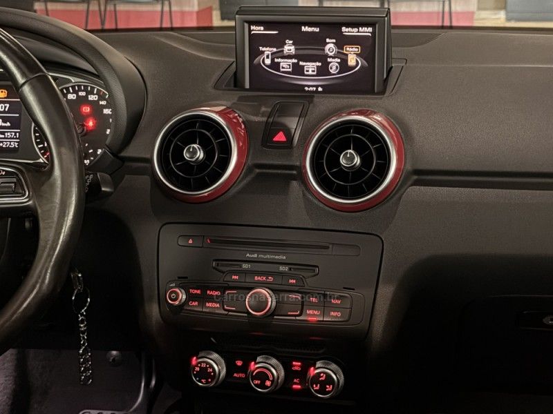 AUDI A1 1.4 TFSI SPORTBACK ATTRACTION 16V 122CV S-TRONIC 2011/2011 GRIFFCAR MULTIMARCAS DOIS IRMÃOS / Carros no Vale AUDI A1 1.4 TFSI SPORTBACK ATTRACTION 16V 122CV S-TRONIC 2011/2011 GRIFFCAR MULTIMARCAS DOIS IRMÃOS / Carros no Vale