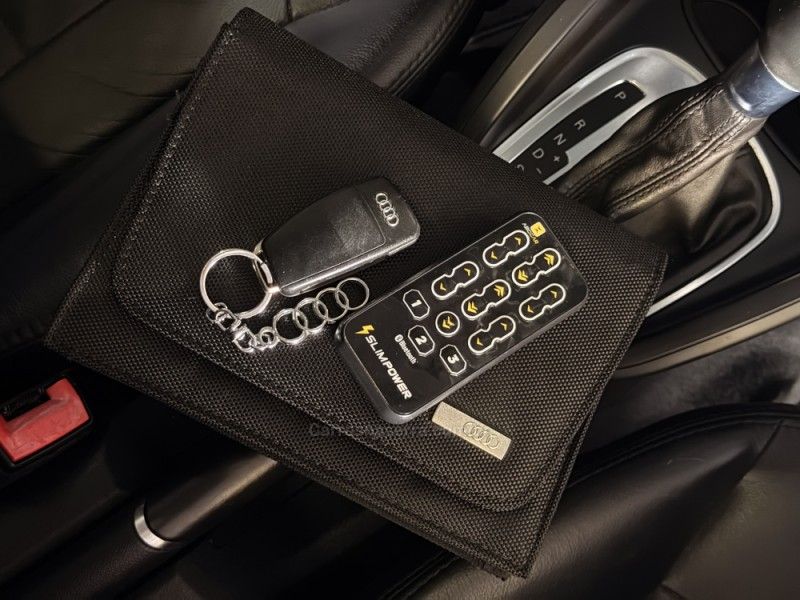 AUDI A1 1.4 TFSI SPORTBACK ATTRACTION 16V 122CV S-TRONIC 2011/2011 GRIFFCAR MULTIMARCAS DOIS IRMÃOS / Carros no Vale AUDI A1 1.4 TFSI SPORTBACK ATTRACTION 16V 122CV S-TRONIC 2011/2011 GRIFFCAR MULTIMARCAS DOIS IRMÃOS / Carros no Vale