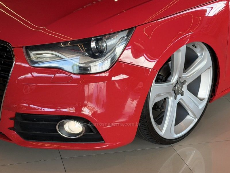 AUDI A1 1.4 TFSI SPORTBACK ATTRACTION 16V 122CV S-TRONIC 2011/2011 GRIFFCAR MULTIMARCAS DOIS IRMÃOS / Carros no Vale AUDI A1 1.4 TFSI SPORTBACK ATTRACTION 16V 122CV S-TRONIC 2011/2011 GRIFFCAR MULTIMARCAS DOIS IRMÃOS / Carros no Vale