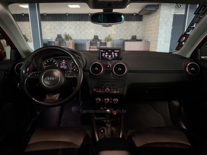 AUDI A1 1.4 TFSI SPORTBACK ATTRACTION 16V 122CV S-TRONIC 2011/2011 GRIFFCAR MULTIMARCAS DOIS IRMÃOS / Carros no Vale AUDI A1 1.4 TFSI SPORTBACK ATTRACTION 16V 122CV S-TRONIC 2011/2011 GRIFFCAR MULTIMARCAS DOIS IRMÃOS / Carros no Vale