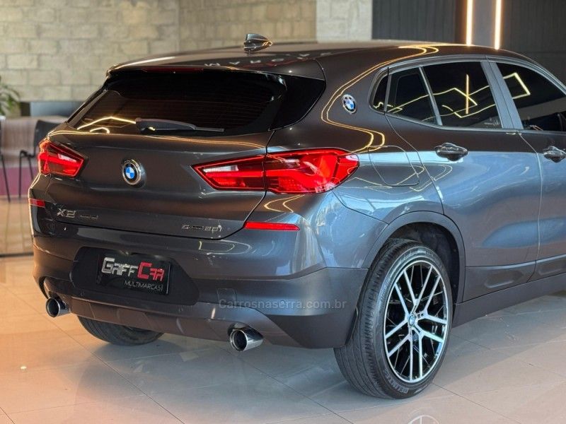 BMW X2 2.0 16V TURBO ACTIVEFLEX SDRIVE 20I 2018/2019 GRIFFCAR MULTIMARCAS DOIS IRMÃOS / Carros no Vale