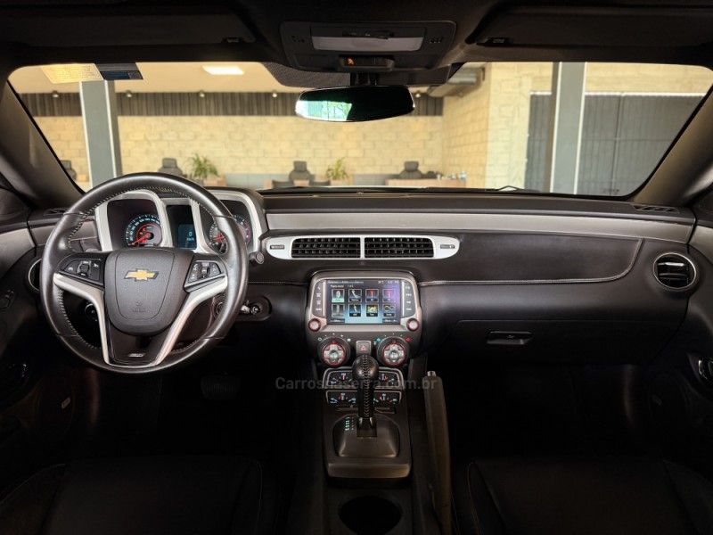 CHEVROLET CAMARO 6.2 SS COUPÉ V8 2013/2013 GRIFFCAR MULTIMARCAS DOIS IRMÃOS / Carros no Vale