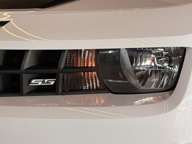 CHEVROLET CAMARO 6.2 SS COUPÉ V8 2013/2013 GRIFFCAR MULTIMARCAS DOIS IRMÃOS / Carros no Vale