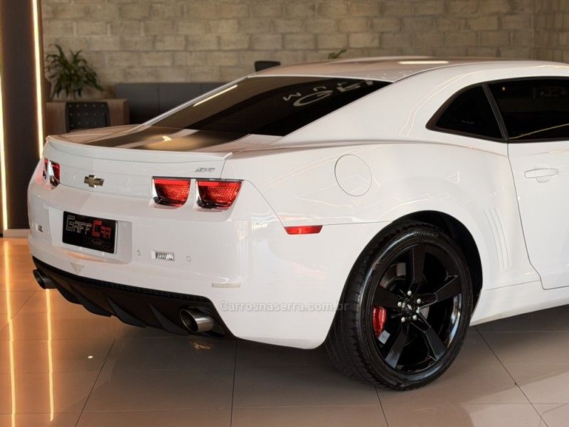 CHEVROLET CAMARO 6.2 SS COUPÉ V8 2013/2013 GRIFFCAR MULTIMARCAS DOIS IRMÃOS / Carros no Vale