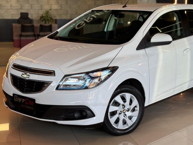 CHEVROLET PRISMA 1.4 MPFI LT 8V 2013/2013 GRIFFCAR MULTIMARCAS DOIS IRMÃOS / Carros no Vale