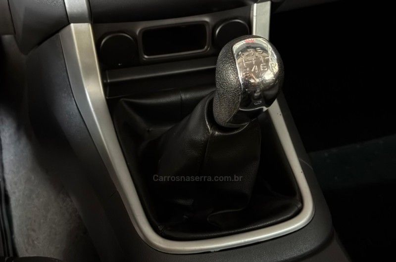 CHEVROLET S10 2.8 4X4 CD 12V TURBO INTERCOOLER 2014/2014 GRIFFCAR MULTIMARCAS DOIS IRMÃOS / Carros no Vale