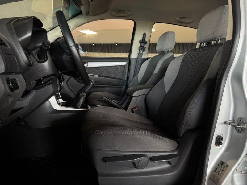 CHEVROLET S10 2.8 4X4 CD 12V TURBO INTERCOOLER 2014/2014 GRIFFCAR MULTIMARCAS DOIS IRMÃOS / Carros no Vale