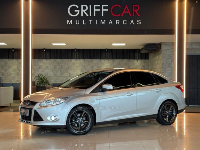 FORD FOCUS 2.0 SE SEDAN 16V 2012/2014 GRIFFCAR MULTIMARCAS DOIS IRMÃOS / Carros no Vale FORD FOCUS 2.0 SE SEDAN 16V 2012/2014 GRIFFCAR MULTIMARCAS DOIS IRMÃOS / Carros no Vale
