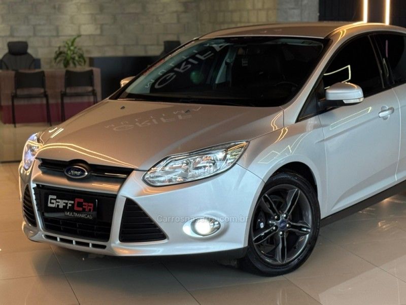 FORD FOCUS 2.0 SE SEDAN 16V 2012/2014 GRIFFCAR MULTIMARCAS DOIS IRMÃOS / Carros no Vale FORD FOCUS 2.0 SE SEDAN 16V 2012/2014 GRIFFCAR MULTIMARCAS DOIS IRMÃOS / Carros no Vale