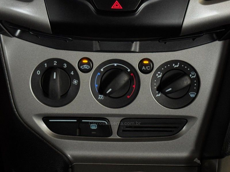 FORD FOCUS 2.0 SE SEDAN 16V 2012/2014 GRIFFCAR MULTIMARCAS DOIS IRMÃOS / Carros no Vale FORD FOCUS 2.0 SE SEDAN 16V 2012/2014 GRIFFCAR MULTIMARCAS DOIS IRMÃOS / Carros no Vale