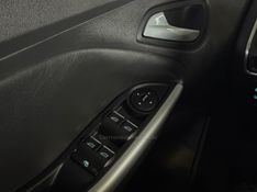 FORD FOCUS 2.0 SE SEDAN 16V 2012/2014 GRIFFCAR MULTIMARCAS DOIS IRMÃOS / Carros no Vale