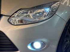 FORD FOCUS 2.0 SE SEDAN 16V 2012/2014 GRIFFCAR MULTIMARCAS DOIS IRMÃOS / Carros no Vale