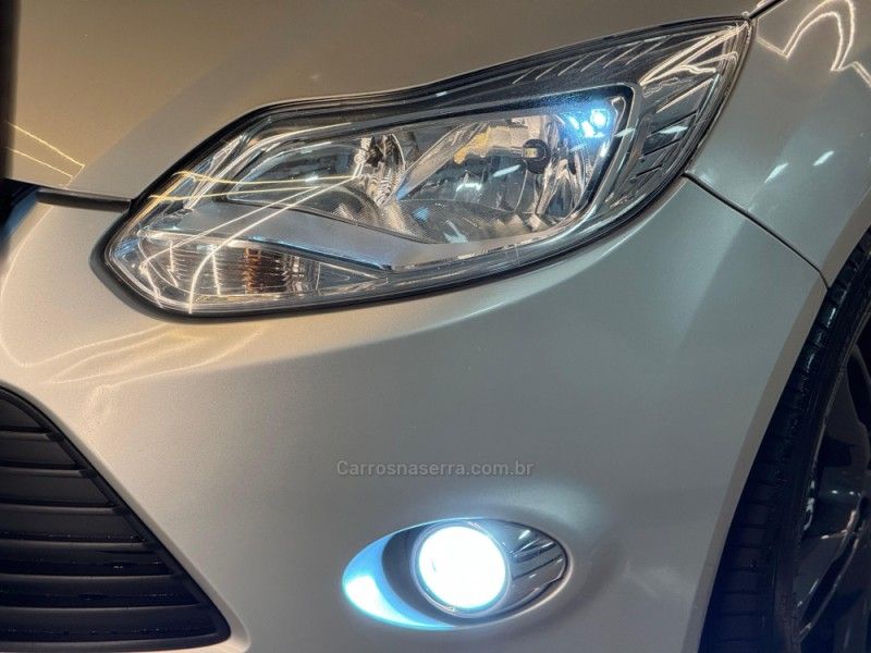 FORD FOCUS 2.0 SE SEDAN 16V 2012/2014 GRIFFCAR MULTIMARCAS DOIS IRMÃOS / Carros no Vale FORD FOCUS 2.0 SE SEDAN 16V 2012/2014 GRIFFCAR MULTIMARCAS DOIS IRMÃOS / Carros no Vale