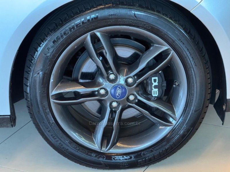 FORD FOCUS 2.0 SE SEDAN 16V 2012/2014 GRIFFCAR MULTIMARCAS DOIS IRMÃOS / Carros no Vale FORD FOCUS 2.0 SE SEDAN 16V 2012/2014 GRIFFCAR MULTIMARCAS DOIS IRMÃOS / Carros no Vale