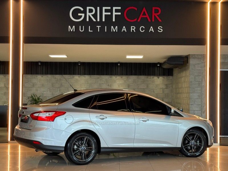 FORD FOCUS 2.0 SE SEDAN 16V 2012/2014 GRIFFCAR MULTIMARCAS DOIS IRMÃOS / Carros no Vale FORD FOCUS 2.0 SE SEDAN 16V 2012/2014 GRIFFCAR MULTIMARCAS DOIS IRMÃOS / Carros no Vale
