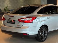 FORD FOCUS 2.0 SE SEDAN 16V 2012/2014 GRIFFCAR MULTIMARCAS DOIS IRMÃOS / Carros no Vale